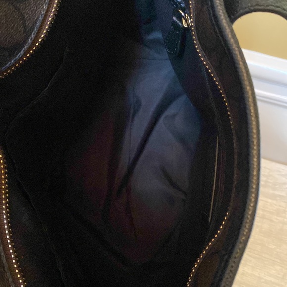 City Zip Tote In Signature Canvas Preloved SOLD - Picture 7 of 16